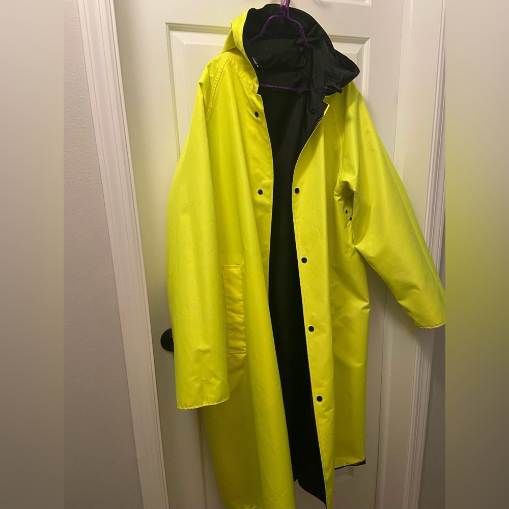 Men's Yellow Long Raincoat Size Large - Waterproof